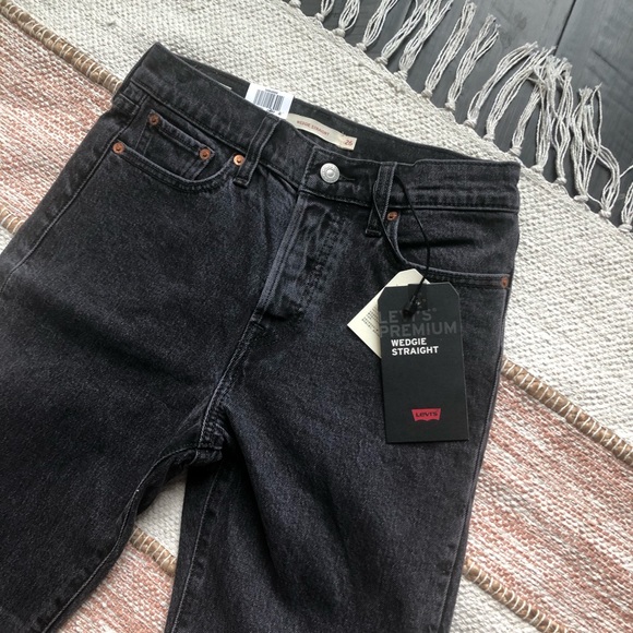 NWT Levi’s Wedgie Straight Grey Raw Hem Jeans - Picture 3 of 6